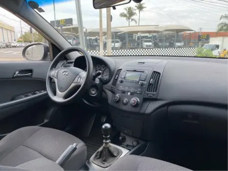 HYUNDAI I30 2.0 16V 4P, Foto 9
