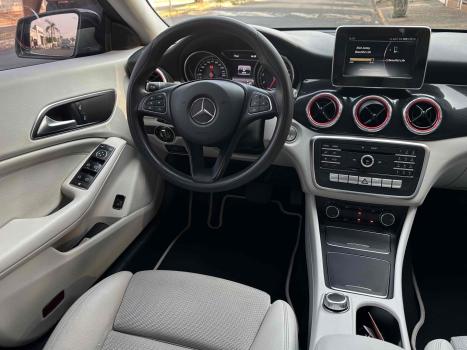 MERCEDES-BENZ CLA 180 , Foto 8