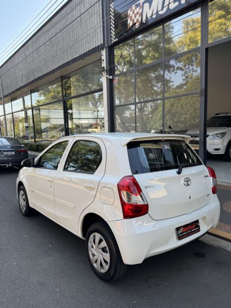 TOYOTA Etios Hatch 1.3 16V 4P FLEX X, Foto 3