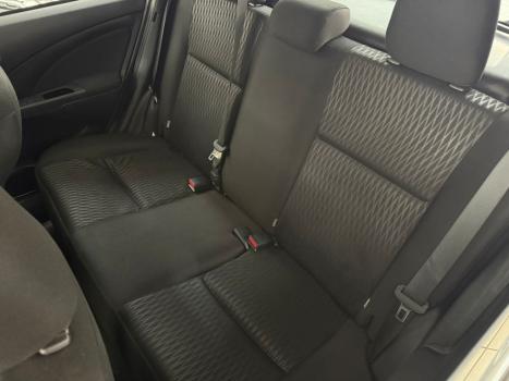 TOYOTA Etios Hatch 1.5 16V 4P FLEX X PLUS AUTOMTICO, Foto 2