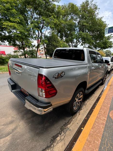 TOYOTA Hilux Caminhonete 2.8 16V SRV 4X4 DIESEL CABINE DUPLA AUTOMTICO, Foto 10