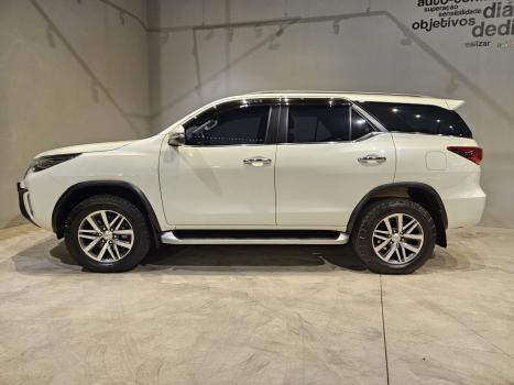 TOYOTA Hilux SW4 2.8 16V 4P SRX 4X4 7 LUGARES TURBO DIESEL AUTOMTICO, Foto 2