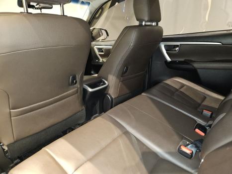 TOYOTA Hilux SW4 2.8 16V 4P SRX 4X4 7 LUGARES TURBO DIESEL AUTOMTICO, Foto 12