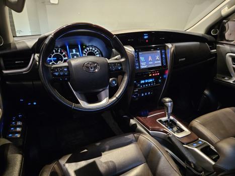 TOYOTA Hilux SW4 2.8 16V 4P SRX 4X4 7 LUGARES TURBO DIESEL AUTOMTICO, Foto 14