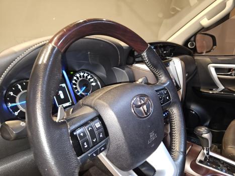 TOYOTA Hilux SW4 2.8 16V 4P SRX 4X4 7 LUGARES TURBO DIESEL AUTOMTICO, Foto 17