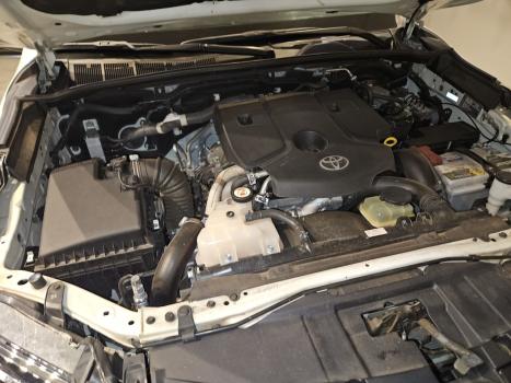 TOYOTA Hilux SW4 2.8 16V 4P SRX 4X4 7 LUGARES TURBO DIESEL AUTOMTICO, Foto 29