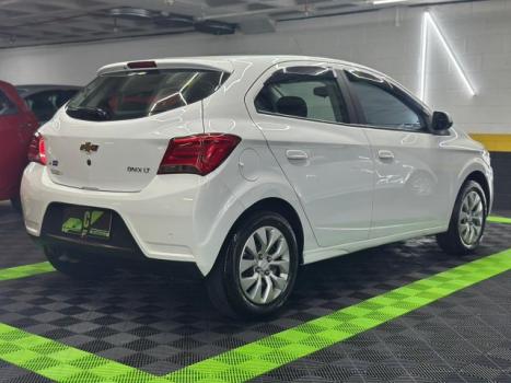CHEVROLET Onix Hatch 1.4 4P FLEX LT, Foto 4