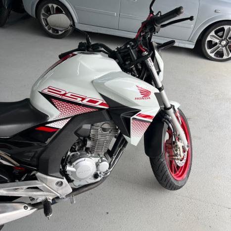 HONDA CB 250 F Twister FLEXONE, Foto 3