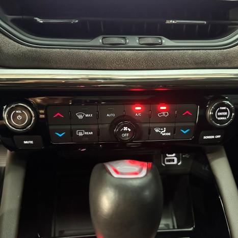 JEEP Commander 2.0 16V 4P TD380 OVERLAND 4X4 TURBO DIESEL AUTOM�TICO AT9, Foto 13