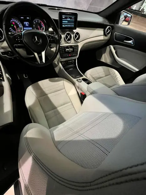 MERCEDES-BENZ GLA 200 1.6 16V 4P CGI ADVANCE TURBO AUTOMTICO, Foto 13