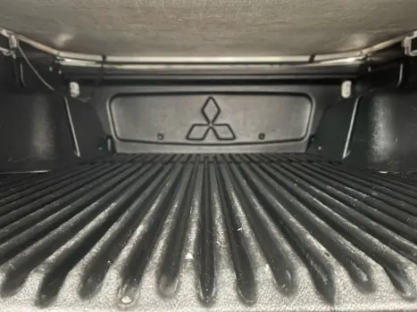 MITSUBISHI L 200 Triton 3.2 16V HPE 4X4 CABINE DUPLA TURBO DIESEL INTERCOOLER AUTOMTICO, Foto 12