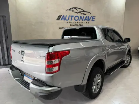 MITSUBISHI L 200 Triton 2.4 16V SPORT HPE 4X4 CABINE DUPLA TURBO DIESEL AUTOMÁTICO, Foto 4