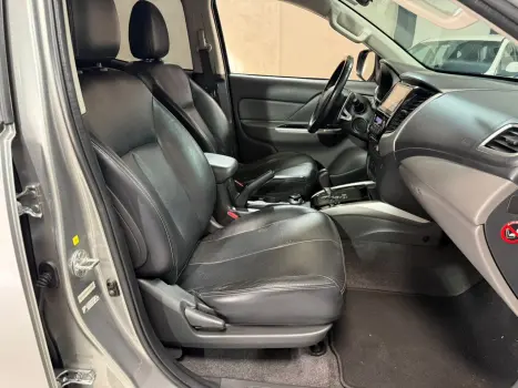 MITSUBISHI L 200 Triton 2.4 16V SPORT HPE 4X4 CABINE DUPLA TURBO DIESEL AUTOMÁTICO, Foto 10