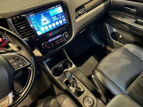 MITSUBISHI Outlander 3.0 V6 24V 4P GT 4X4 AUTOM�TICO, Foto 12