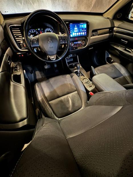 MITSUBISHI Outlander 3.0 V6 24V 4P GT 4X4 AUTOM�TICO, Foto 14