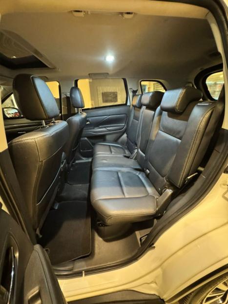 MITSUBISHI Outlander 3.0 V6 24V 4P GT 4X4 AUTOM�TICO, Foto 15
