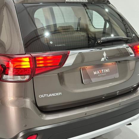 MITSUBISHI Outlander 2.2 16V 4P 4X4 HPE-S AWD DIESEL AUTOM�TICO, Foto 7