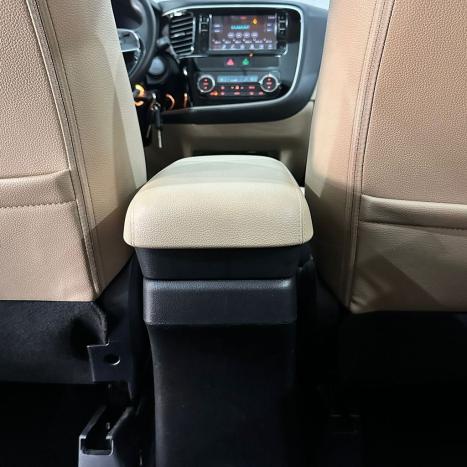 MITSUBISHI Outlander 2.2 16V 4P 4X4 HPE-S AWD DIESEL AUTOM�TICO, Foto 13