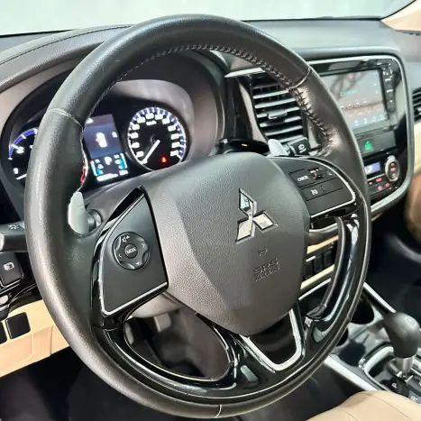 MITSUBISHI Outlander 2.2 16V 4P 4X4 HPE-S AWD DIESEL AUTOM�TICO, Foto 17