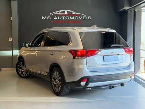MITSUBISHI Outlander 3.0 V6 24V 4P GT 4X4 AUTOM�TICO, Foto 9