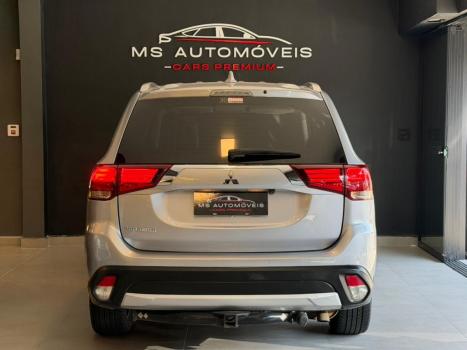 MITSUBISHI Outlander 3.0 V6 24V 4P GT 4X4 AUTOM�TICO, Foto 11