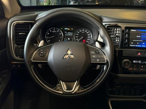 MITSUBISHI Outlander 3.0 V6 24V 4P GT 4X4 AUTOM�TICO, Foto 14
