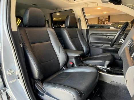 MITSUBISHI Outlander 3.0 V6 24V 4P GT 4X4 AUTOM�TICO, Foto 16