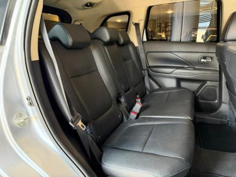 MITSUBISHI Outlander 3.0 V6 24V 4P GT 4X4 AUTOM�TICO, Foto 17