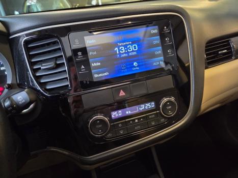 MITSUBISHI Outlander 3.0 V6 24V 4P GT 4X4 AUTOM�TICO, Foto 8
