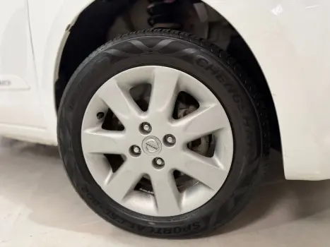 NISSAN March 1.6 16V 4P SV FLEX, Foto 12