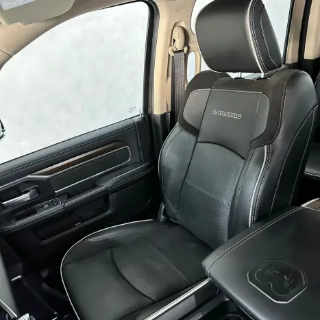 RAM 3500 6.7 I6 LARAMIE CABINE DUPLA TURBO DIESEL AUTOM�TICO, Foto 32
