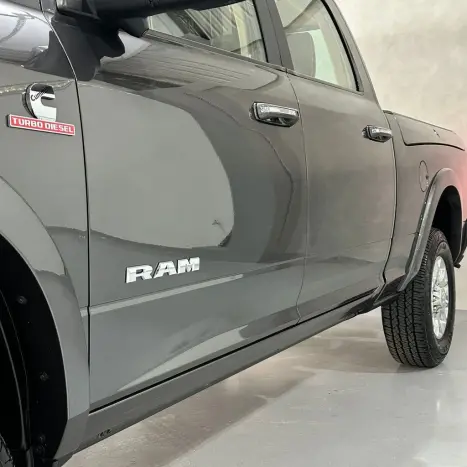 RAM 3500 6.7 I6 LARAMIE CABINE DUPLA TURBO DIESEL AUTOM�TICO, Foto 37