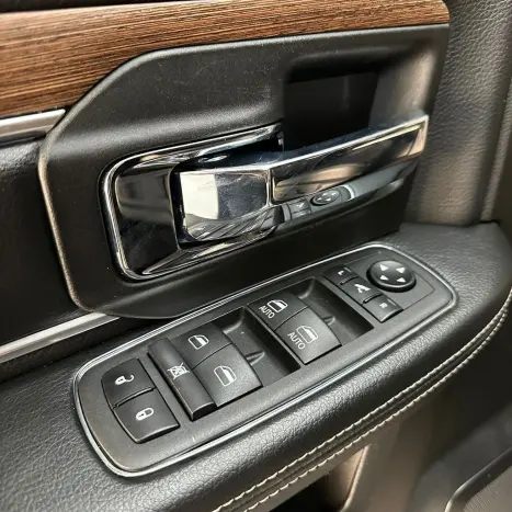 RAM Classic 5.7 V8 32V 4P HEMI LARAMIE AUTOMTICO, Foto 23