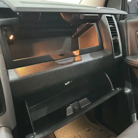 RAM Classic 5.7 V8 32V 4P HEMI LARAMIE AUTOMTICO, Foto 27
