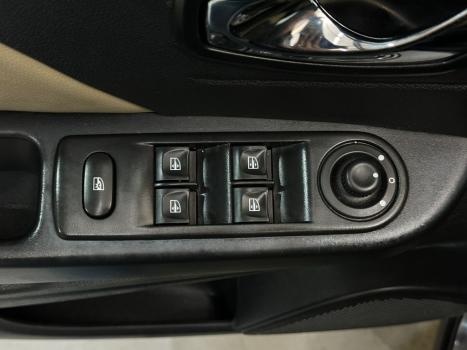 RENAULT Captur 1.6 16V 4P FLEX SCE LIFE X-TRONIC CVT, Foto 16