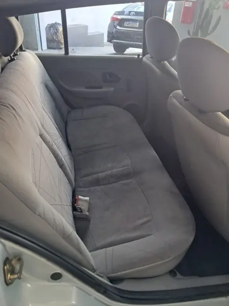 RENAULT Clio Sedan 1.0 16V 4P, Foto 9