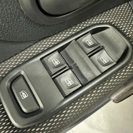 RENAULT Logan 1.0 12V 4P FLEX SCE ZEN, Foto 17