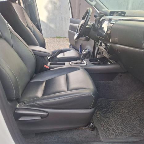 TOYOTA Hilux Caminhonete 2.8 16V SRX 4X4 TURBO DIESEL CABINE DUPLA AUTOM�TICO, Foto 3