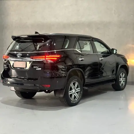 TOYOTA Hilux SW4 2.7 16V 4P FLEX SRV 7 LUGARES AUTOM�TICO, Foto 4