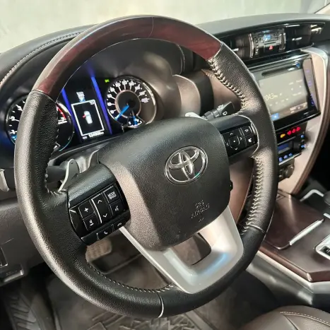 TOYOTA Hilux SW4 2.7 16V 4P FLEX SRV 7 LUGARES AUTOM�TICO, Foto 23