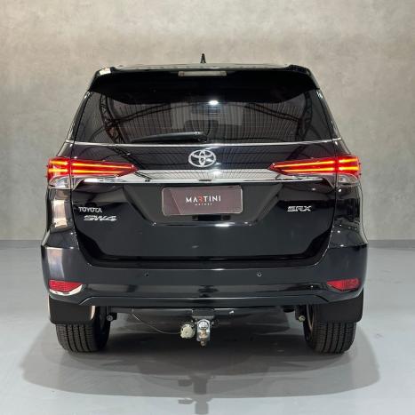 TOYOTA Hilux SW4 2.8 4P SRX 4X4 TURBO DIESEL AUTOMTICO, Foto 5