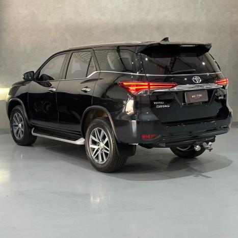 TOYOTA Hilux SW4 2.8 4P SRX 4X4 TURBO DIESEL AUTOMTICO, Foto 6