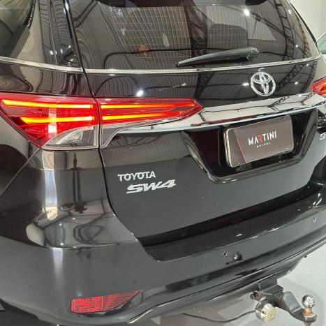 TOYOTA Hilux SW4 2.8 4P SRX 4X4 TURBO DIESEL AUTOMTICO, Foto 8