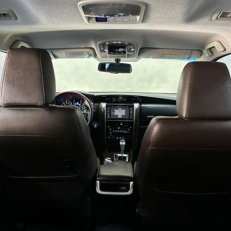 TOYOTA Hilux SW4 2.8 4P SRX 4X4 TURBO DIESEL AUTOMTICO, Foto 9