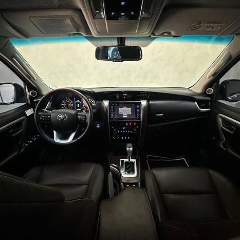 TOYOTA Hilux SW4 2.8 4P SRX 4X4 TURBO DIESEL AUTOMTICO, Foto 10