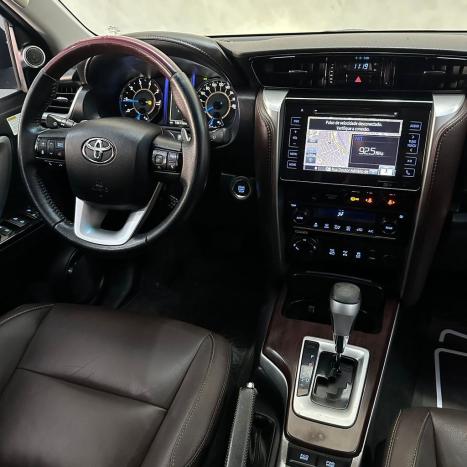 TOYOTA Hilux SW4 2.8 4P SRX 4X4 TURBO DIESEL AUTOMTICO, Foto 12