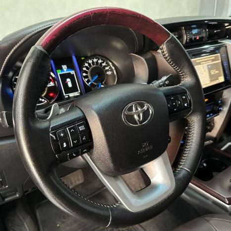 TOYOTA Hilux SW4 2.8 4P SRX 4X4 TURBO DIESEL AUTOMTICO, Foto 18