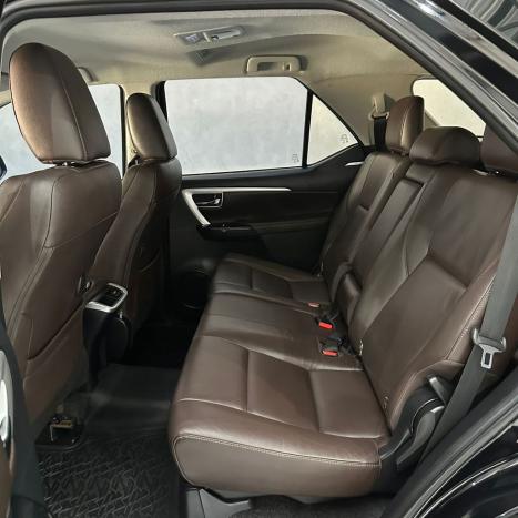 TOYOTA Hilux SW4 2.8 4P SRX 4X4 TURBO DIESEL AUTOMTICO, Foto 23