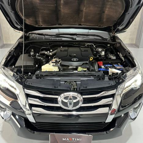 TOYOTA Hilux SW4 2.8 4P SRX 4X4 TURBO DIESEL AUTOMTICO, Foto 30