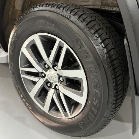 TOYOTA Hilux SW4 2.8 4P SRX 4X4 TURBO DIESEL AUTOMTICO, Foto 31